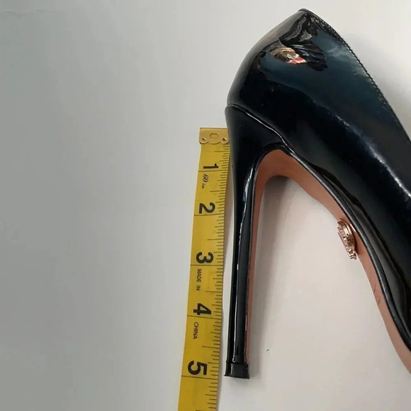 Petite Cadeau Leona black patent leather 5” heel, women’s size 7 - Picture 7 of 16